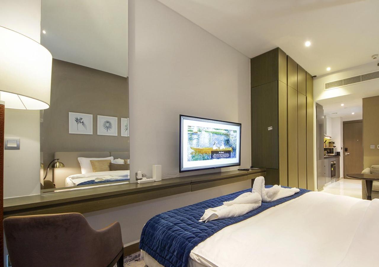 Luxury Damac W Canal View Near Burj Khalifa Apartment